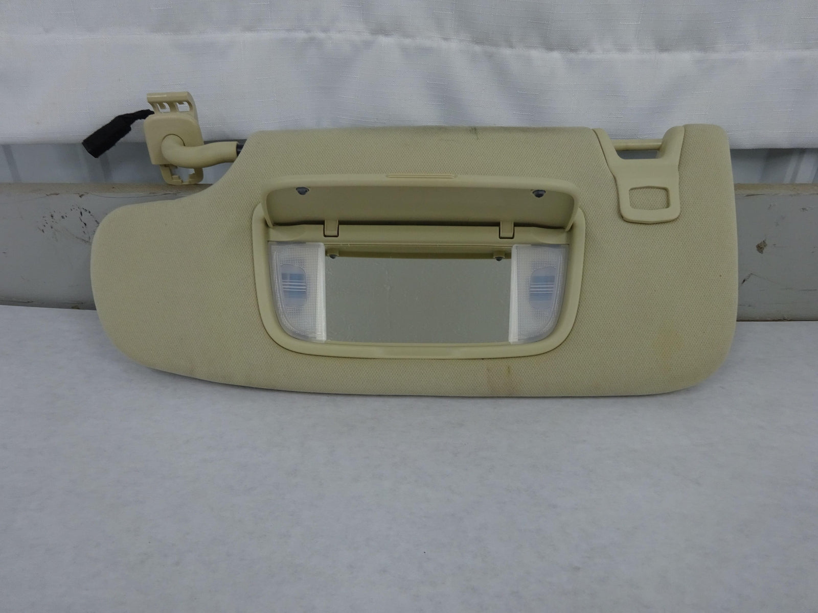 13 LINCOLN MKZ LEFT DRIVERS SIDE SUN VISOR W/GARAGE DOOR OPENER
