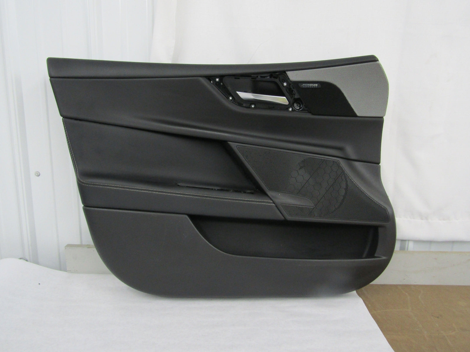 18 JAGUAR XE DRIVER SIDE LEFT INTERIOR DOOR PANEL – Fox Auto