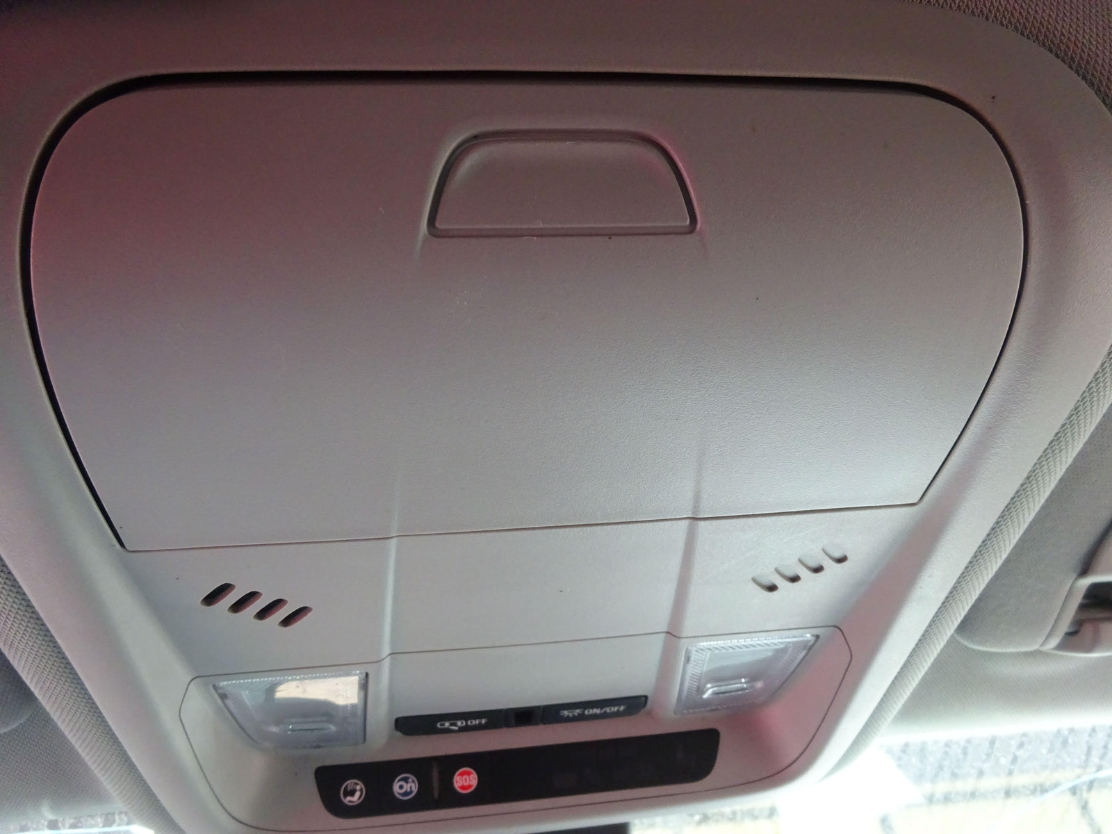 OVERHEAD FRONT CONSOLE CHEVY EQUINOX 18 19 20 21 – Fox Auto