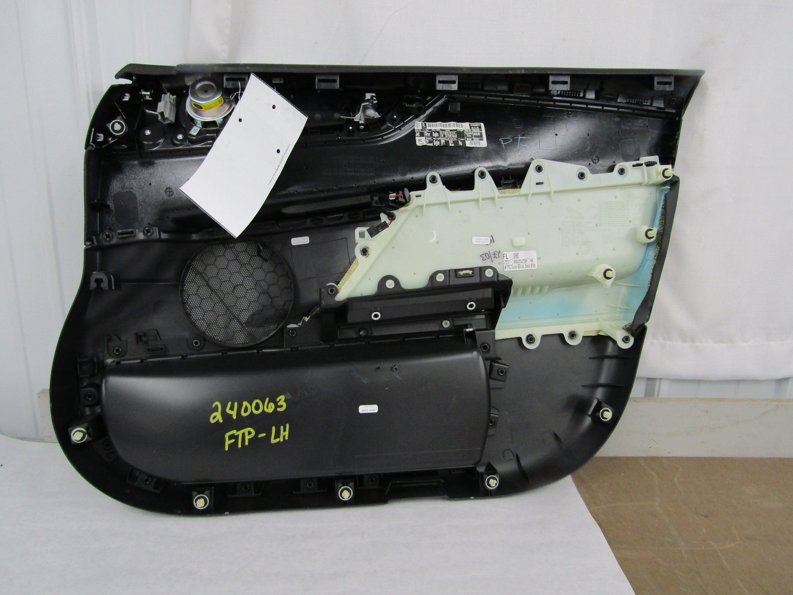 18 JAGUAR XE DRIVER SIDE LEFT INTERIOR DOOR PANEL – Fox Auto