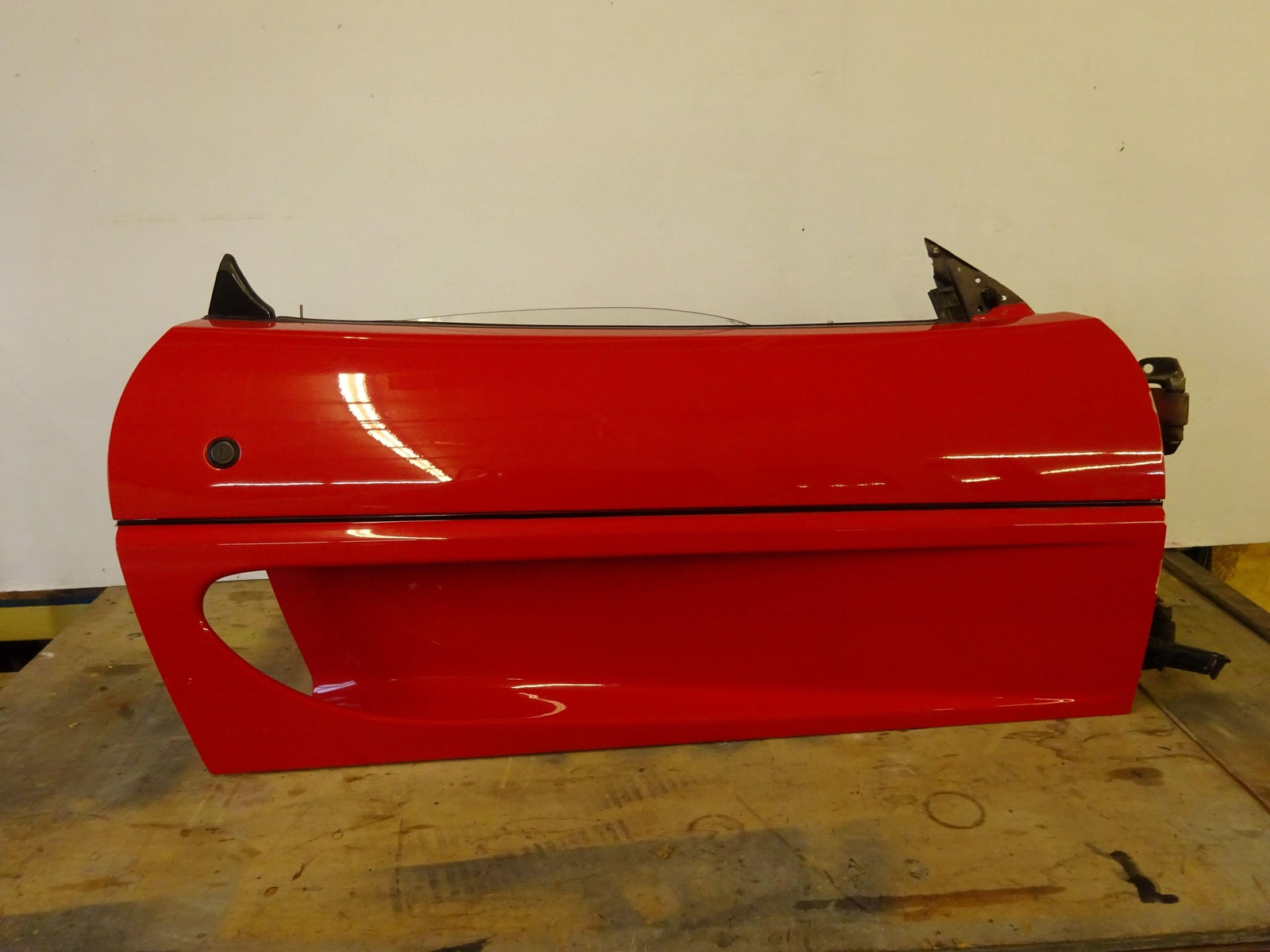 アートNo.355 1995 Ferrari 355 GTS Right Door Assembly – Fox Auto Salvage
