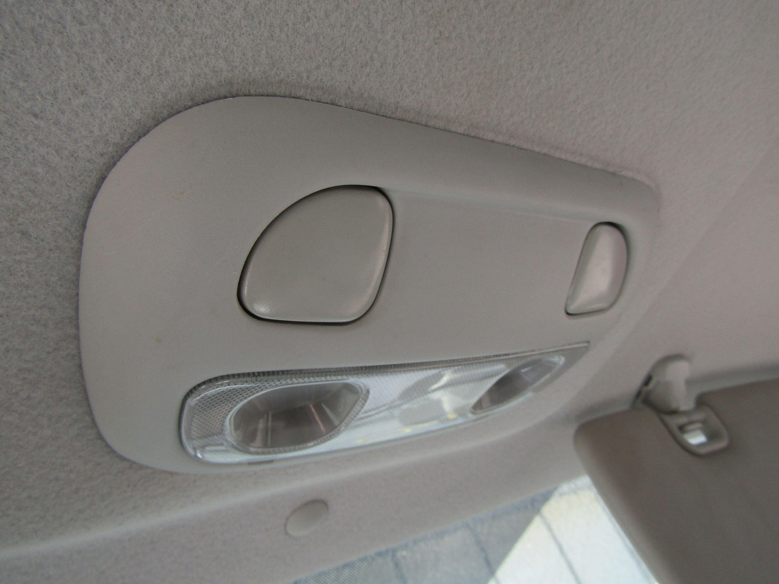 FRONT DOME LIGHT SUBARU IMPREZA 09 – Fox Auto Salvage & Parts