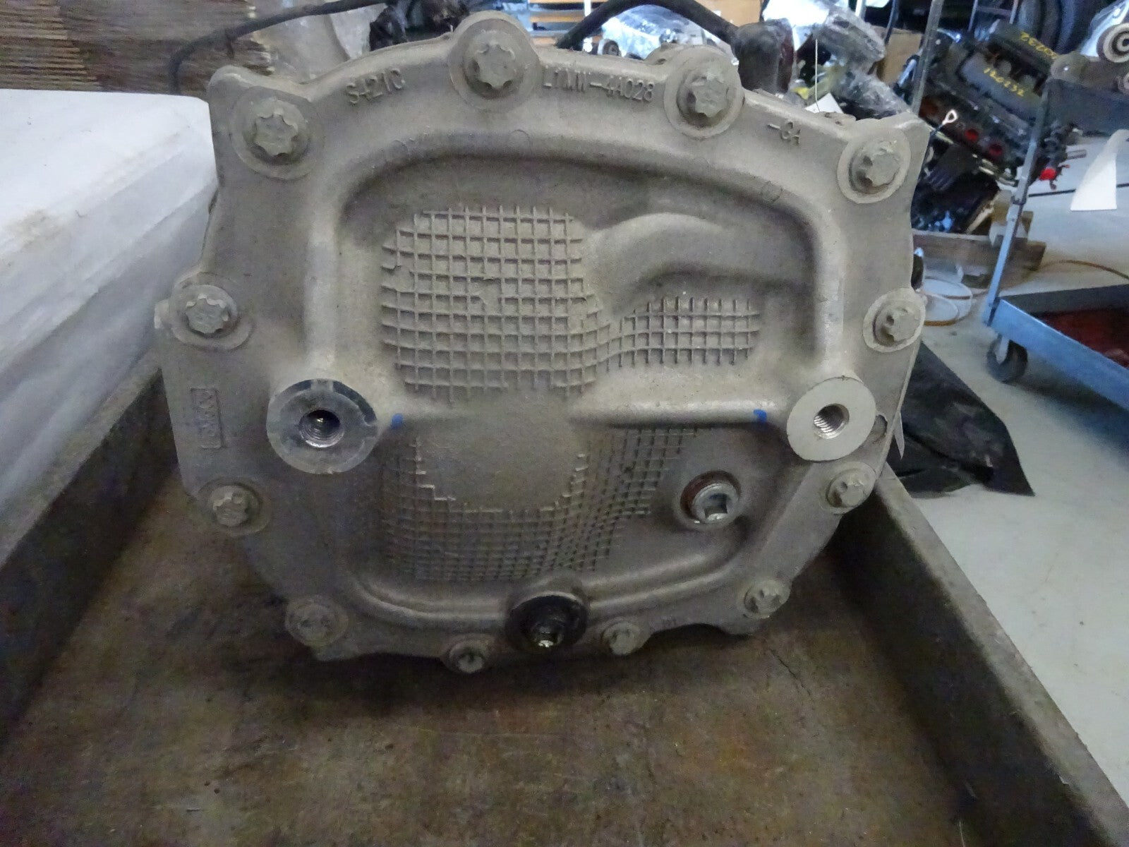 REAR DIFFERENTIAL CARRIER ASSEMBLY 3.3L POLICE PACKAGE FORD