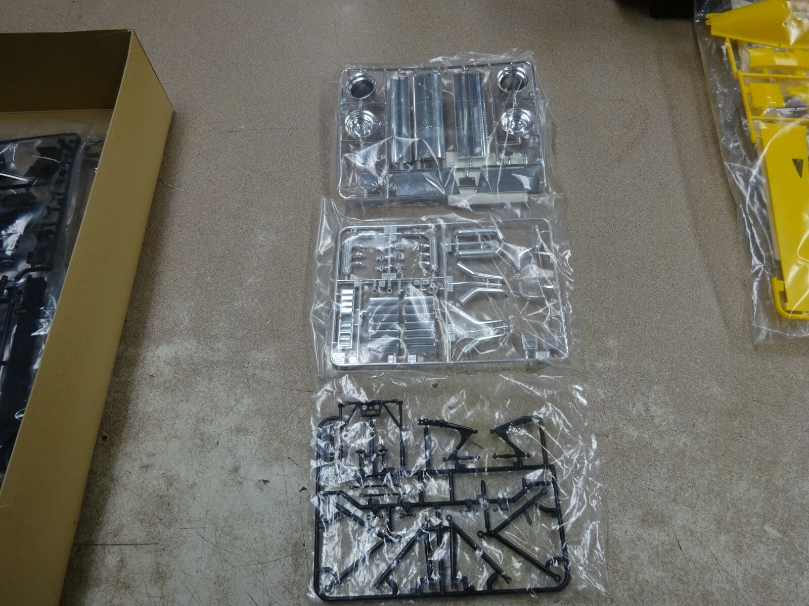 TAMIYA RENAULT RE 20 TURBO 1/12 – Fox Auto Salvage & Parts